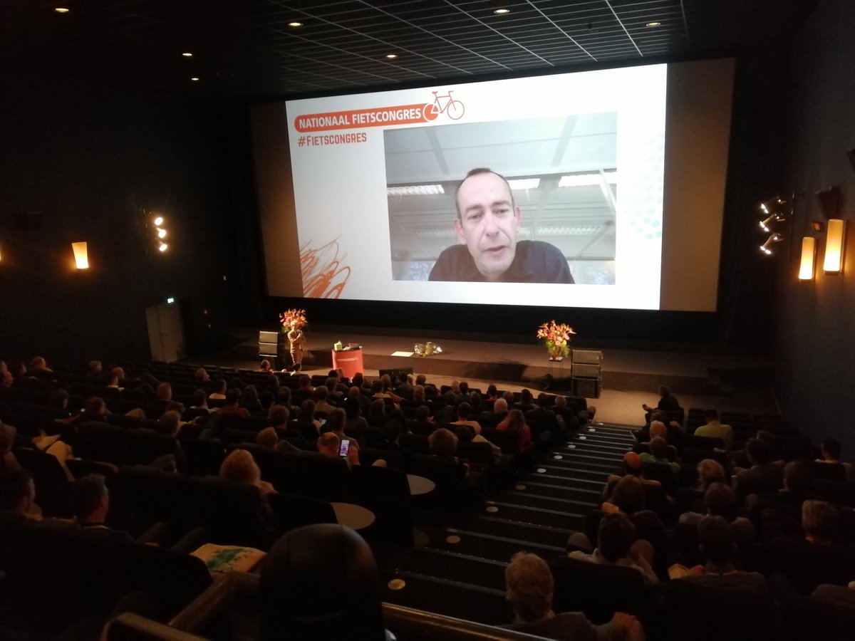 Live verbinding met Eddy Klynen op het Fietscongres in België. Eddy was ook nog eens de keynote tijdens ons allereerste #Fietscongres!
