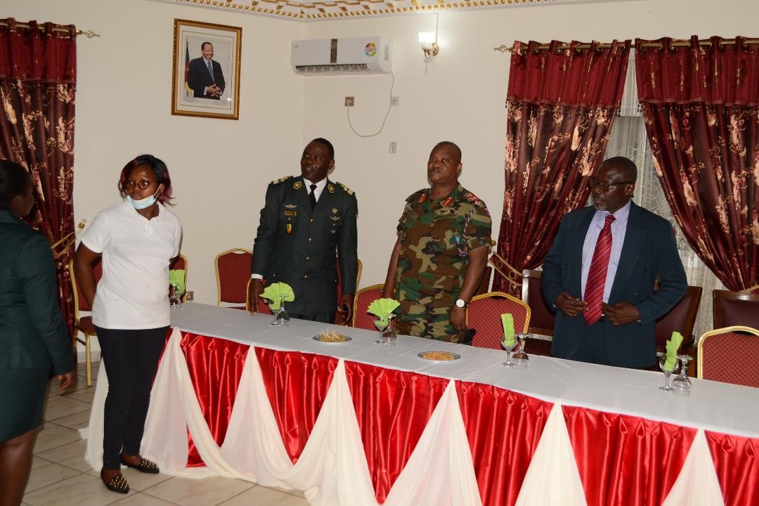 ESIG_Yaounde's tweet photo. Le vendredi 6 mai 2022, #ESIG a eu l’honneur de recevoir une délégation du Command and Staff College du Ghana. L’occasion pour l’ESIG d’échanger sur les méthodes de planification opérationnelle et l’enseignement. https://t.co/n0iTxqY9eY