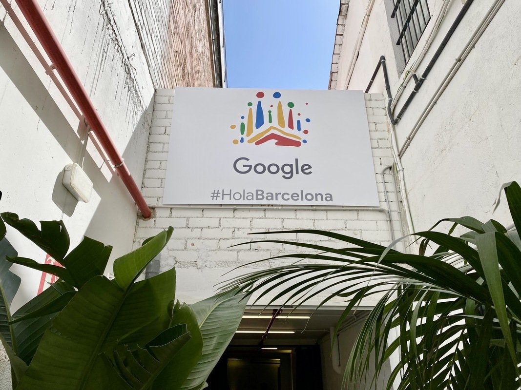 SciTechDiploHub's tweet photo. 🖥️ @Google opens new headquarters in Barcelona!

The tech company's new office space, focused on AI, cloud services, and digital marketing, will help consolidate Barcelona at the vanguard of the digital revolution.

https://t.co/FARxmaPIJl https://t.co/CEj9TI1Bjd