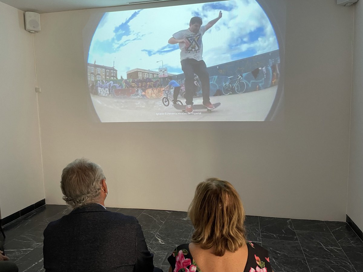 MemorialVT's tweet image. 5 años del asesinato por el yihadismo en Londres IGNACIO ECHEVERRÍA MIRALLES DE IMPERIAL. 
El monopatín con el que hizo frente a los terroristas se exhibe en el @MemorialVT 
Muchas gracias a sus padres @Jea60930295 y Ana Miralles de Imperial Hornedo. Siempre con vosotros.