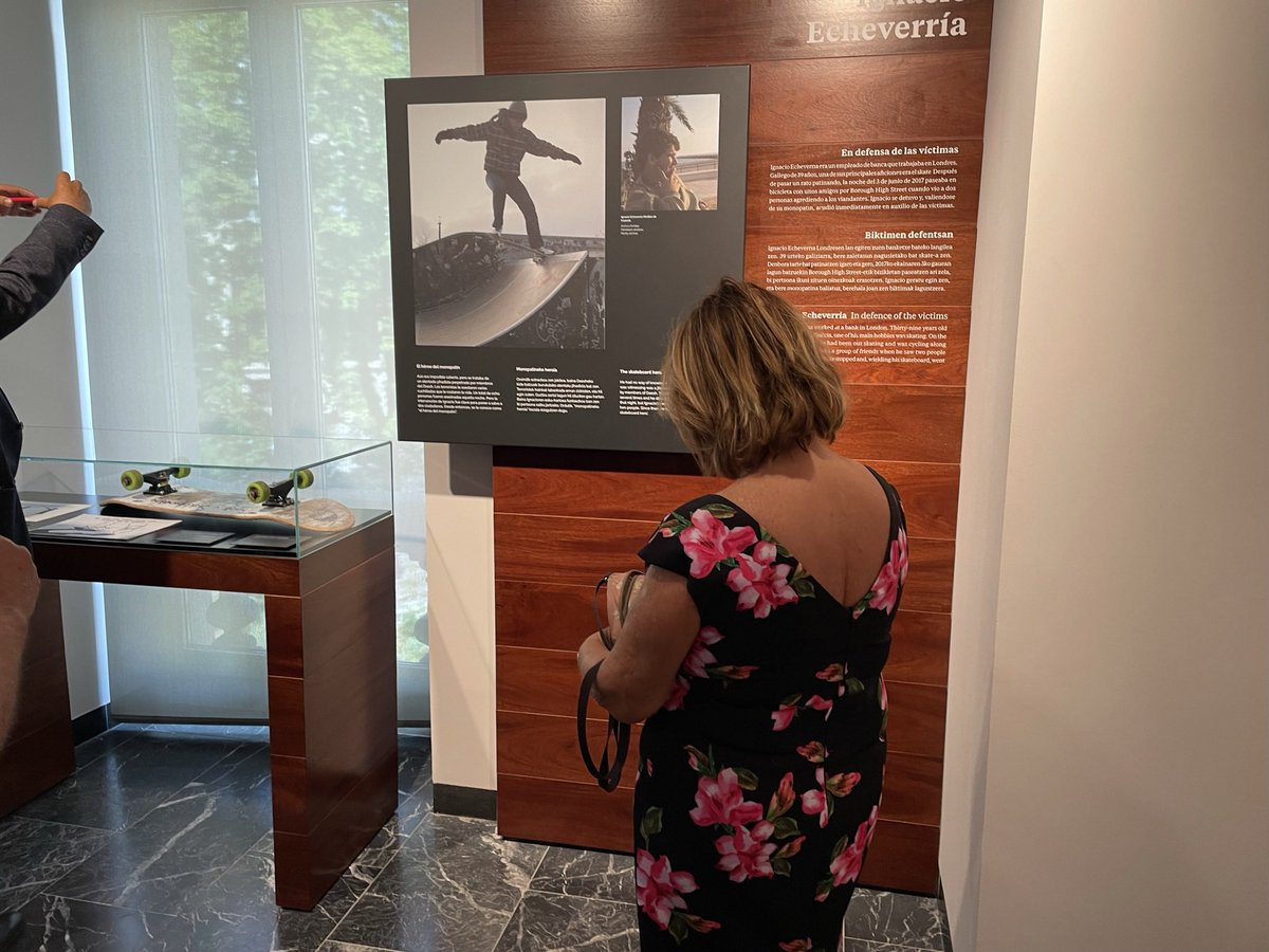 MemorialVT's tweet image. 5 años del asesinato por el yihadismo en Londres IGNACIO ECHEVERRÍA MIRALLES DE IMPERIAL. 
El monopatín con el que hizo frente a los terroristas se exhibe en el @MemorialVT 
Muchas gracias a sus padres @Jea60930295 y Ana Miralles de Imperial Hornedo. Siempre con vosotros.