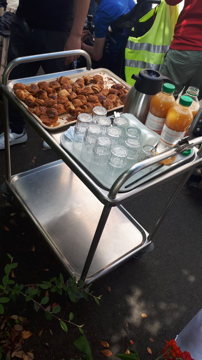 PFraux's tweet photo. Après-midi #jeux en extérieur : Palets, jeux en bois et Molky au programme.
🧃Après l'effort, le réconfort avec le #partage du goûter sous ce beau temps 🌞
Avec les usagers #Jabadao, l'accueil de jour de l'#ADIMC35 de #VernSurSeiche et de l'Accueil temporaire du @PFraux. https://t.co/0iJCVKSHQf