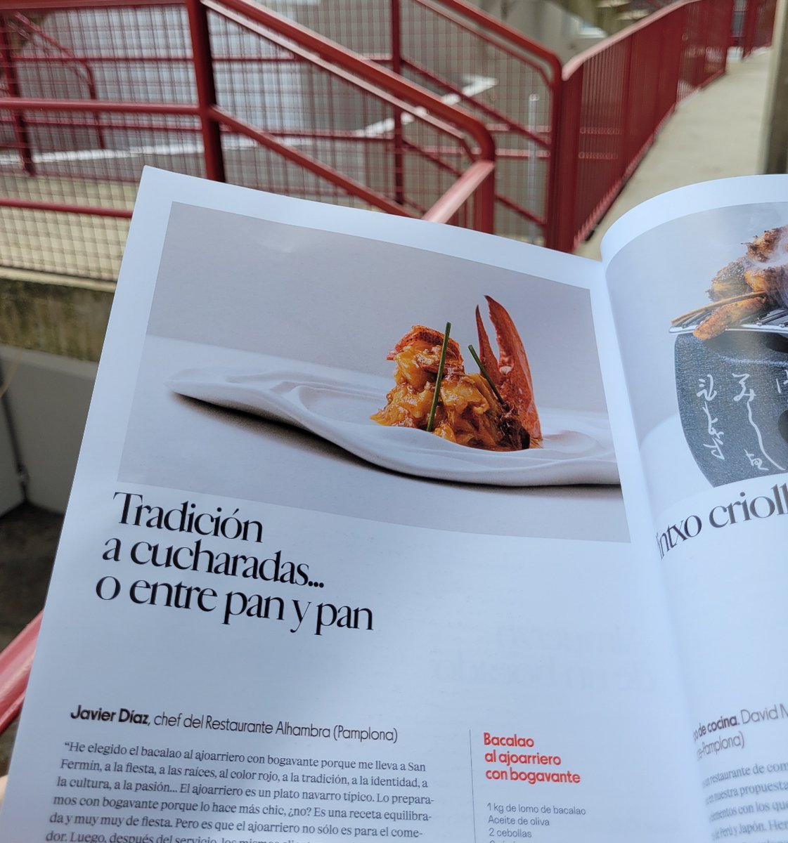 Hoy <a href="/MecaPamplona/">Casa de Misericordia de Pamplona</a> ha presentado "Celebrar", la revista que conmemora los 100 años de la plaza de toros de Pamplona. No podiamos faltar con una receta de Javier Díaz muy sanferminera como es el ajoarriero con bogavante. Gracias por invitarnos a ser participes de esta publicación