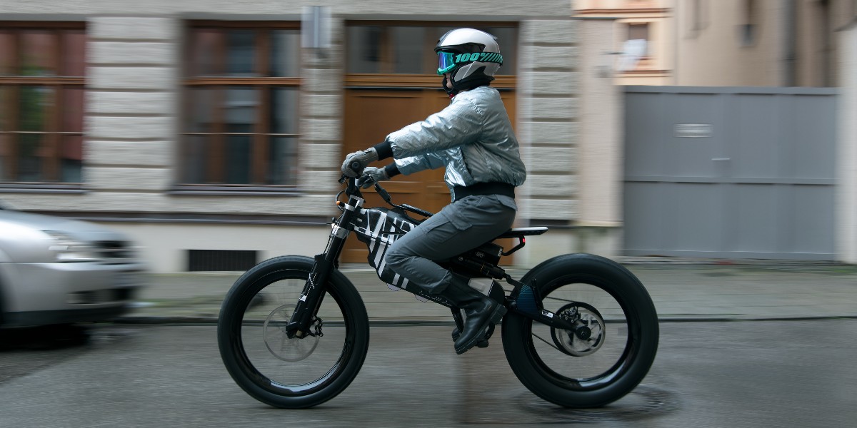 BMWMotorrad's tweet image. The BMW Motorrad #VisionAMBY reaches new levels in terms of electromobility and digitalisation! With innovative #Geofencing technology, it can even adjust itself to the current environment. 🌱 #PluggedToLife

Check our LinkedIn for more: bit.ly/3LFVqli

#MakeLifeARide