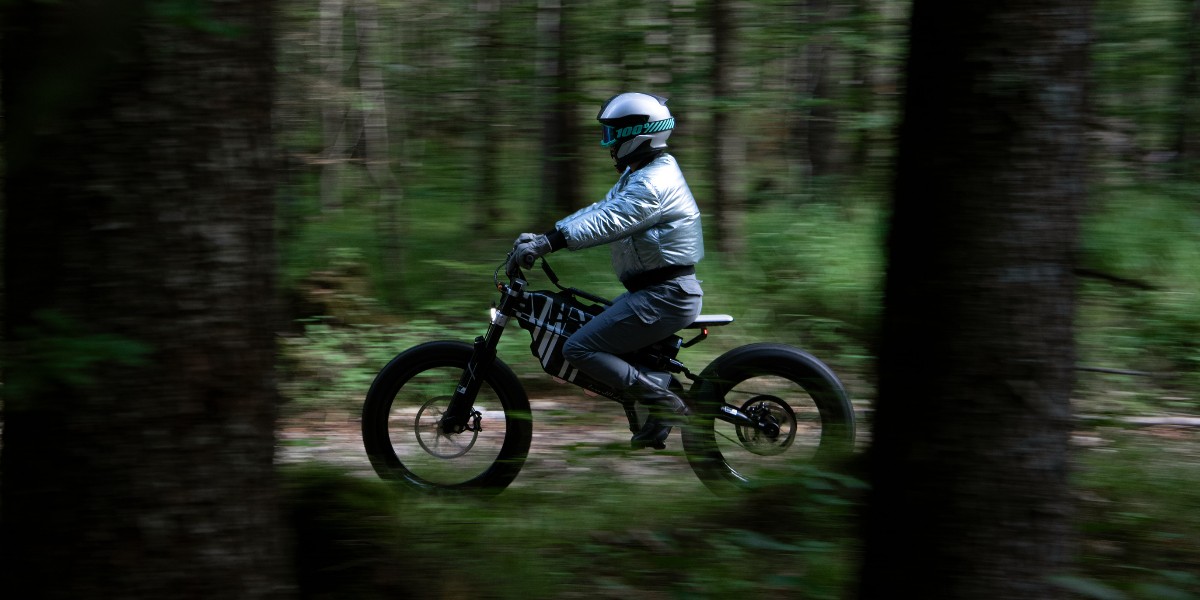 BMWMotorrad's tweet image. The BMW Motorrad #VisionAMBY reaches new levels in terms of electromobility and digitalisation! With innovative #Geofencing technology, it can even adjust itself to the current environment. 🌱 #PluggedToLife

Check our LinkedIn for more: bit.ly/3LFVqli

#MakeLifeARide