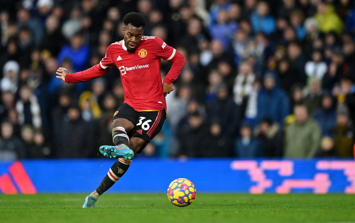 ManUtd's tweet image. 🌍 Five of our Reds could be in international action this evening 👀

🇵🇹🆚🇨🇭 (19:45 BST)
🇸🇪🆚🇳🇴 (19:45 BST)
🇺🇸🆚🇺🇾 (22:00 BST)

#MUFC