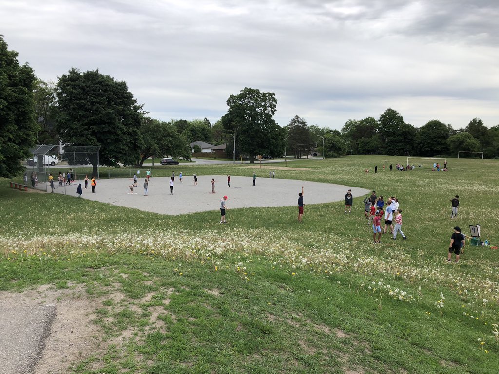 Jump rope for heart stations for the whole school! A great way to spend an afternoon! #jumpropeforheart2022 <a href="/SCDSB_Schools/">Simcoe County District School Board</a>