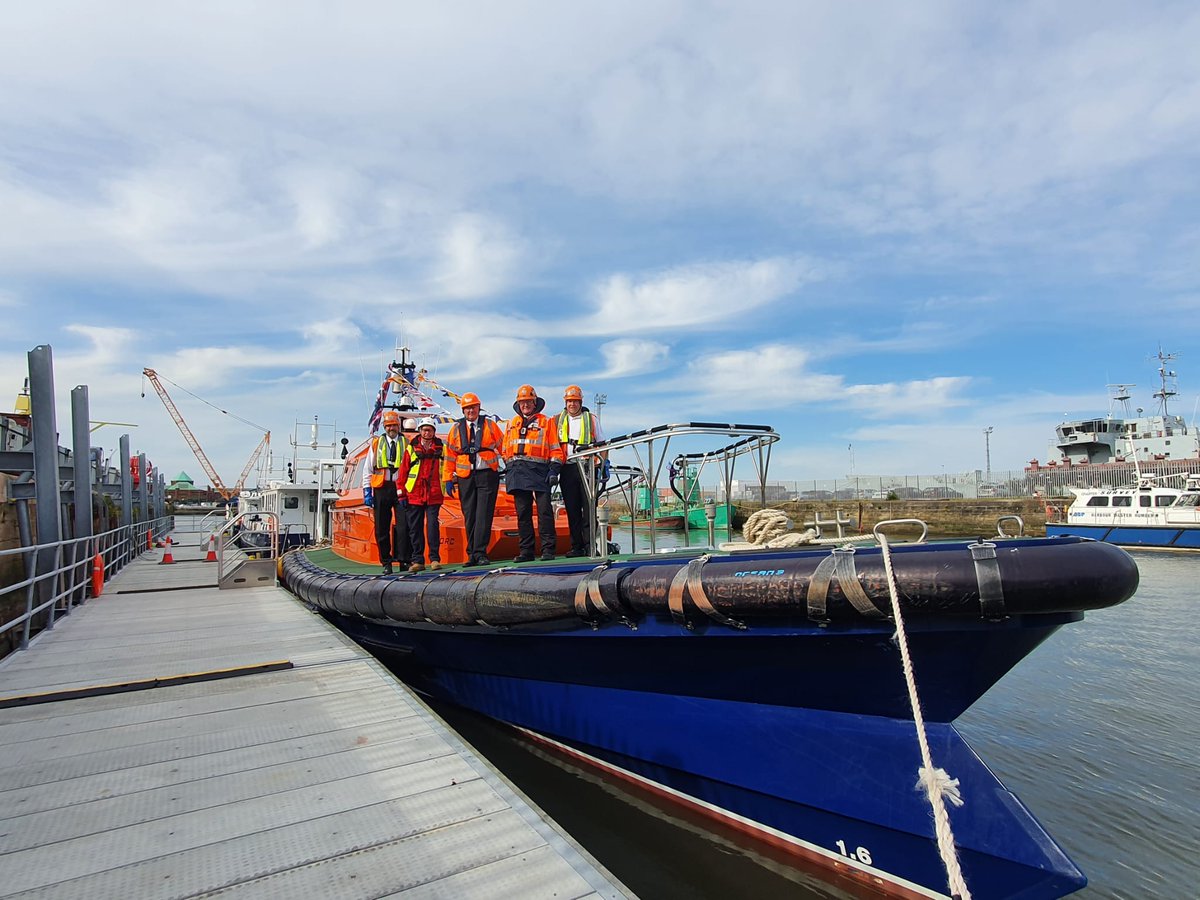 ERLieutenancy's tweet photo. It's all happening on the Humber, #ERDL David Fuller meets crew aboard @Humberbeat vessel Gallene before boarding Pilot vessel PV Ouse as part of the @HumberJubilee flotilla for #PlatinumJubilee #EastRiding #Hull #HM70 #ERLieutenancy @East_Riding https://t.co/ElsnKMDbOl