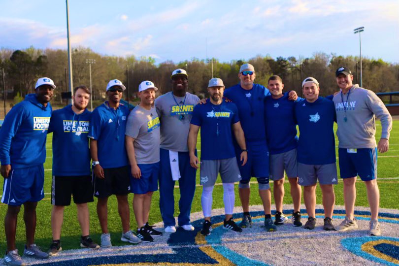 coachfurrey's tweet photo. Looking for a Defensive GA with Corner Experience! One spot left &amp; we are full! If anyone is interested or knows someone, DM me! Shaking the trees to find out who the 🌎 will produce! Tick Tock! Join this staff! #LEVEL🆙 https://t.co/CD6Ith2w8G