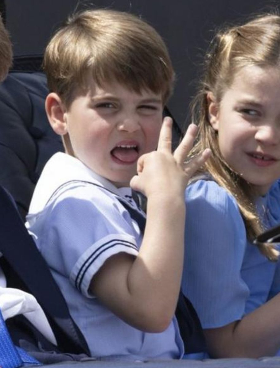 Prince Louis has got us all 🤣🤣👌👌👌#circlefingergame