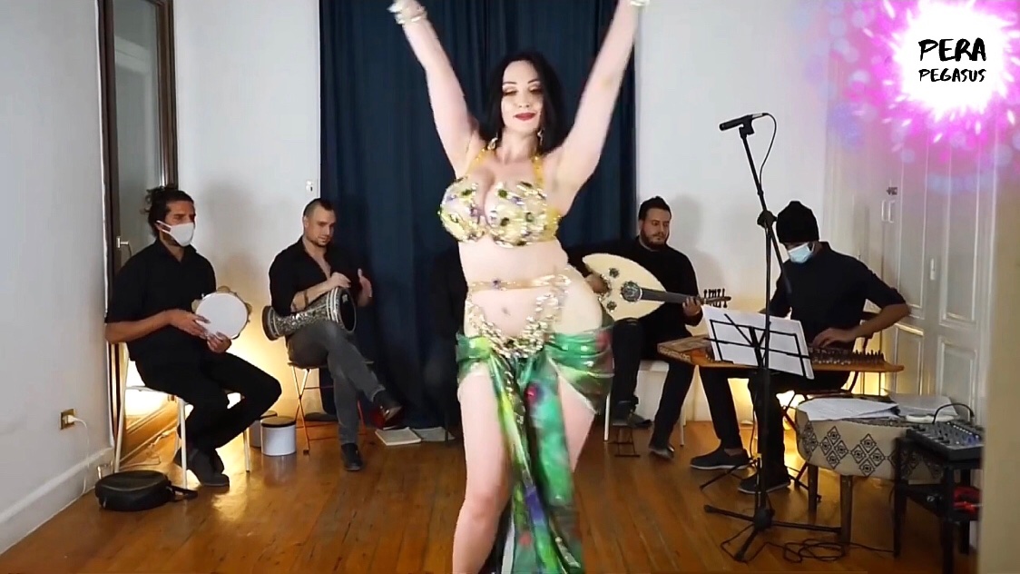 Instagram’da fotolarını paylaşınca çok beğenildi ve ben de bu kez videosunu paylaşmak istedim. İstanbul’da yaşadığım dönemde tanıştığım Şehrazat’la çılgın grup deneyimlerimiz oldu. Kendisi hem güzel hem de dans konusunda oldukça yetenekli. 🔥

Video link:
youtu.be/uX90DQwgEh8