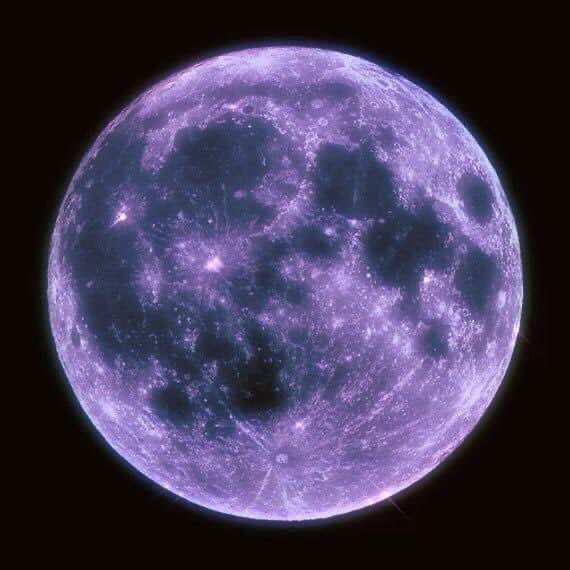 Umerrrrr1's tweet photo. The Moon is pretty, isn’t it https://t.co/w18tCl6VHR