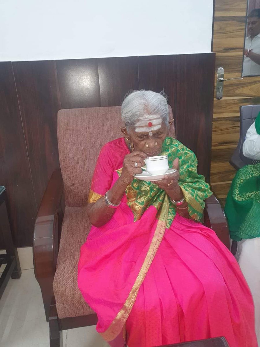 blsanthosh's tweet image. It was an enriching moment for me today .. Had the fortune of spending few golden moments with Salu marada Thimmakka , a Padma awardee &amp;amp; environmentalist in true sense, seek her blessings &amp;amp; spend some time with her over a cup of coffee ..🙏🙏🙏