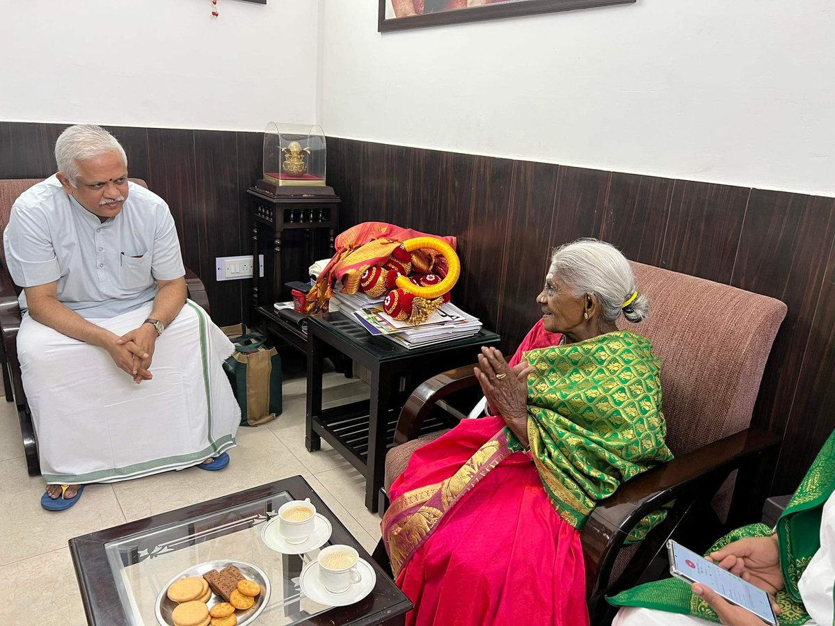 blsanthosh's tweet image. It was an enriching moment for me today .. Had the fortune of spending few golden moments with Salu marada Thimmakka , a Padma awardee &amp;amp; environmentalist in true sense, seek her blessings &amp;amp; spend some time with her over a cup of coffee ..🙏🙏🙏