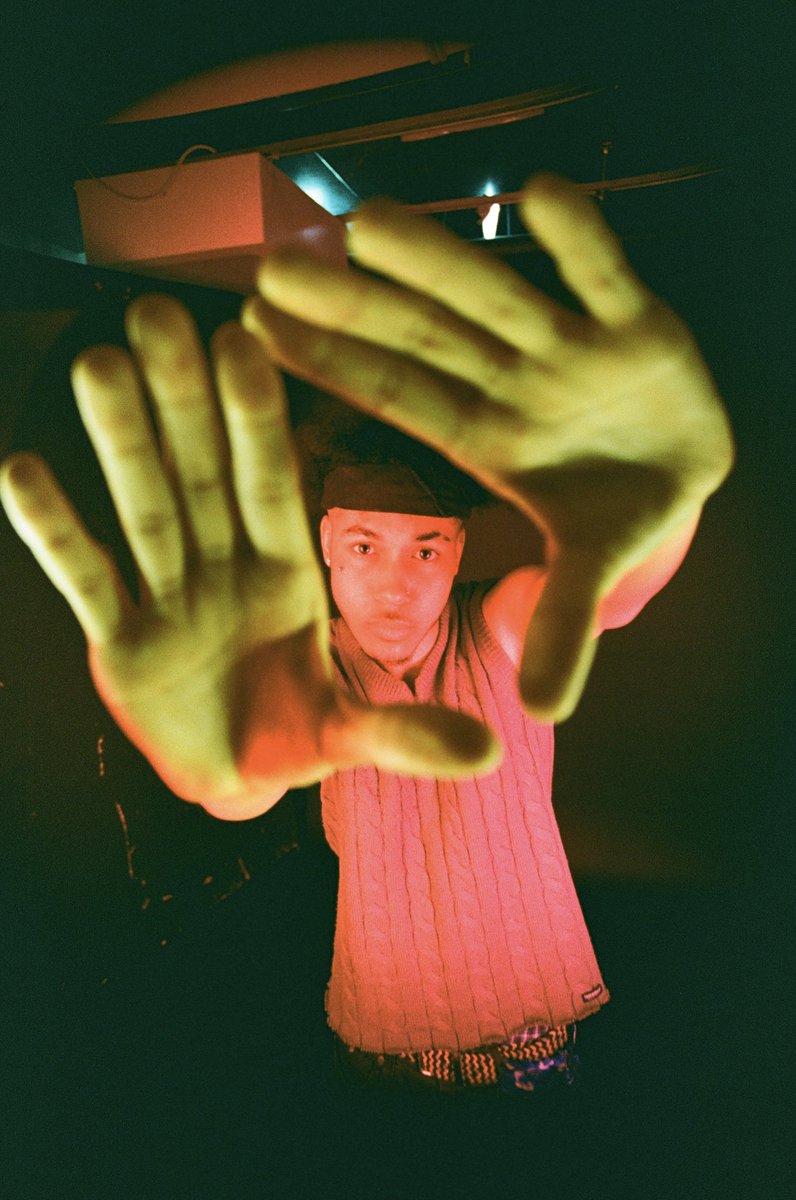 4kosgi's tweet photo. My next Single is out on SATURDAY 🫀

Photo by Elo https://t.co/r1T6s8c9UA