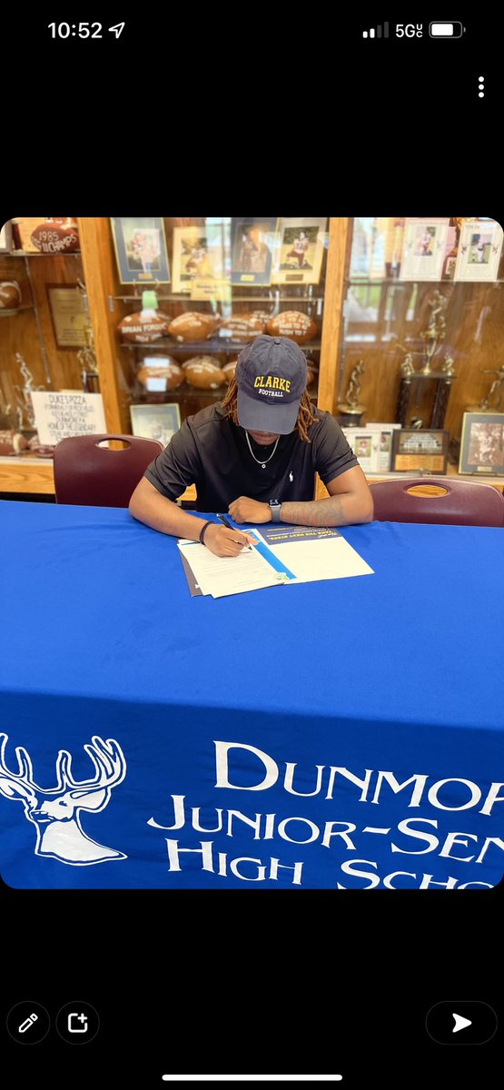 Za_4kL's tweet photo. 110% COMMITTED to @ClarkeU let’s go pride 🟡🔵🦁 @CoachMRegalado @ClarkePrideFB https://t.co/ymdsFTmi41