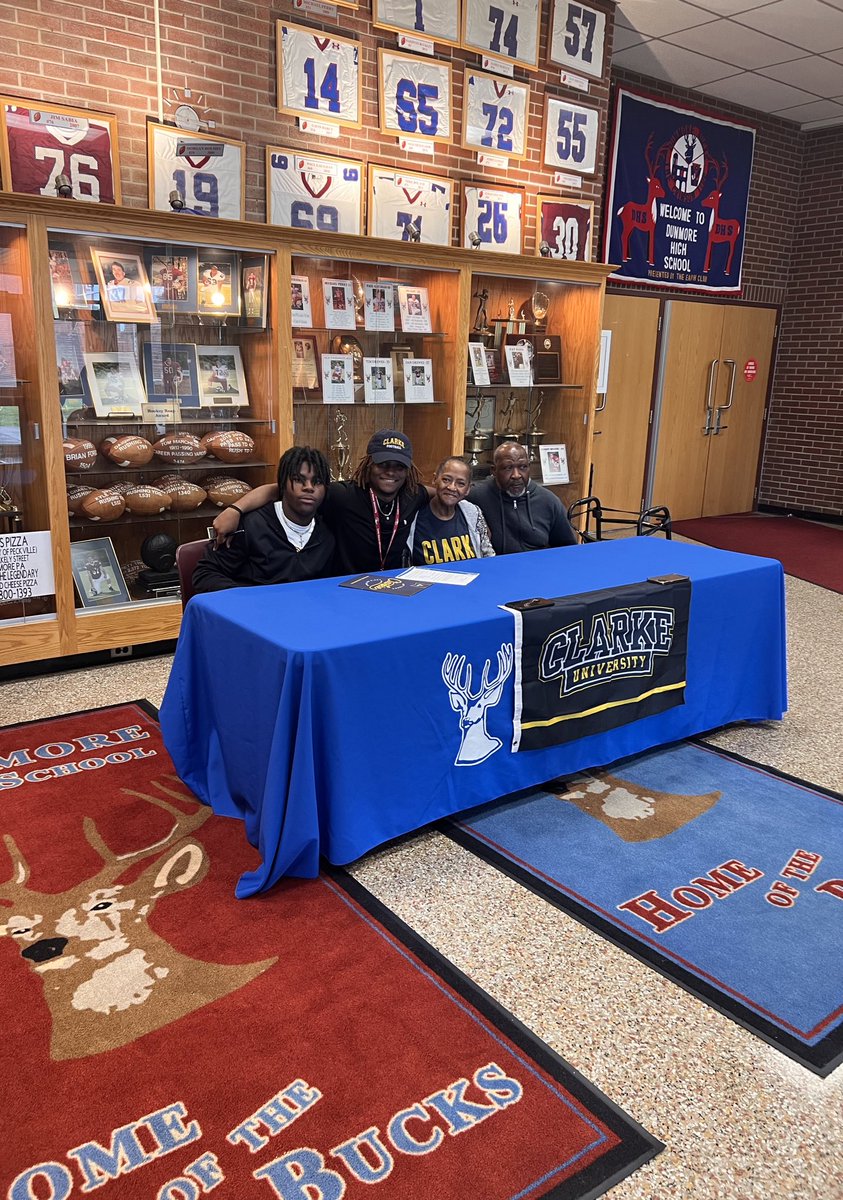 Za_4kL's tweet photo. 110% COMMITTED to @ClarkeU let’s go pride 🟡🔵🦁 @CoachMRegalado @ClarkePrideFB https://t.co/ymdsFTmi41