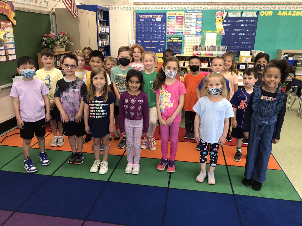 MrsPaolisStars's tweet photo. Celebrating Spirit Week and our Rainbow theme! 🌈 https://t.co/QJ37uQa2TY