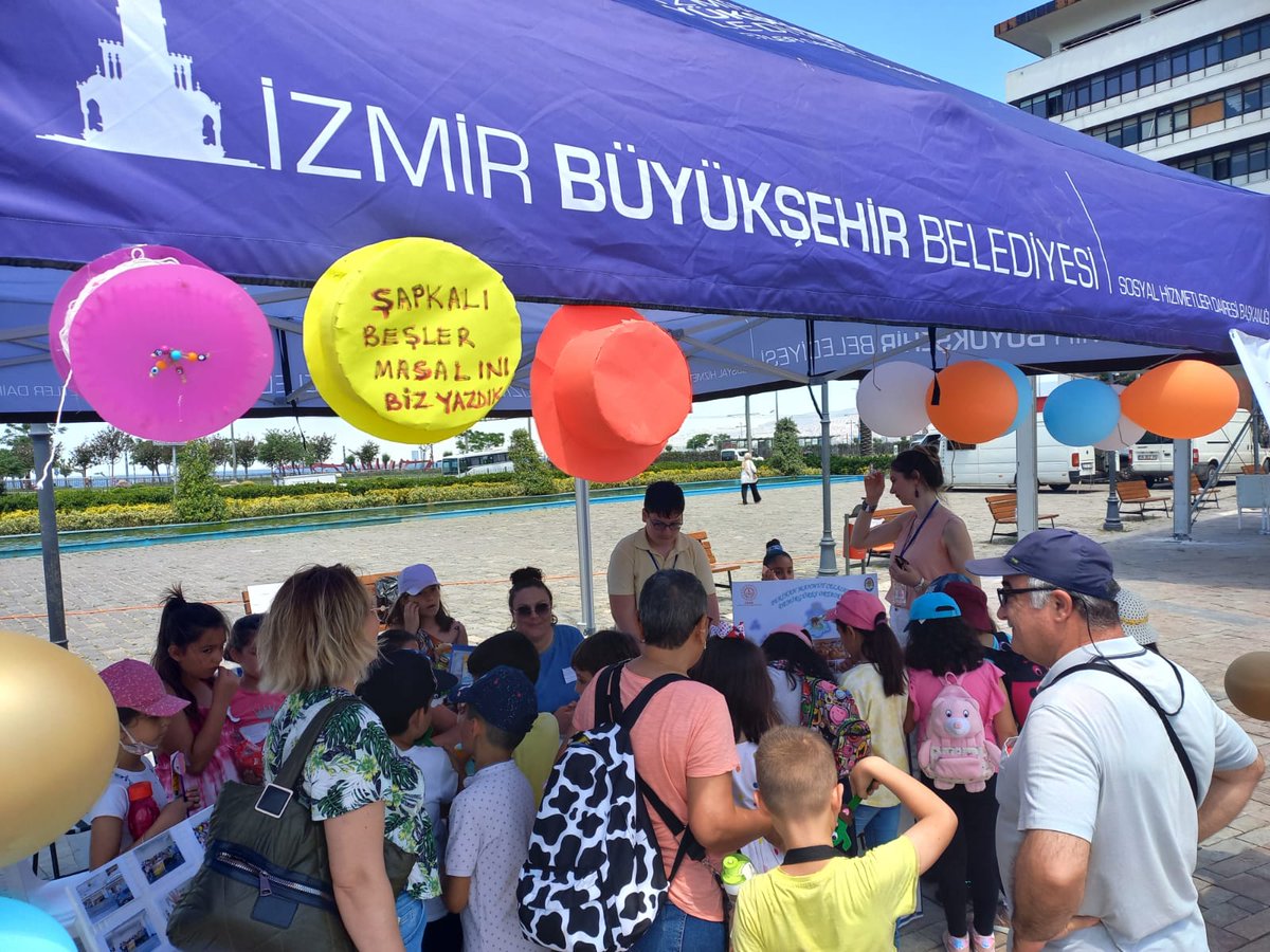 #izmirgeleceğinyazarları İzmir/ Urla Atatürk İlkokulu öğrencileri yazdıkları kitapları sergilediler.