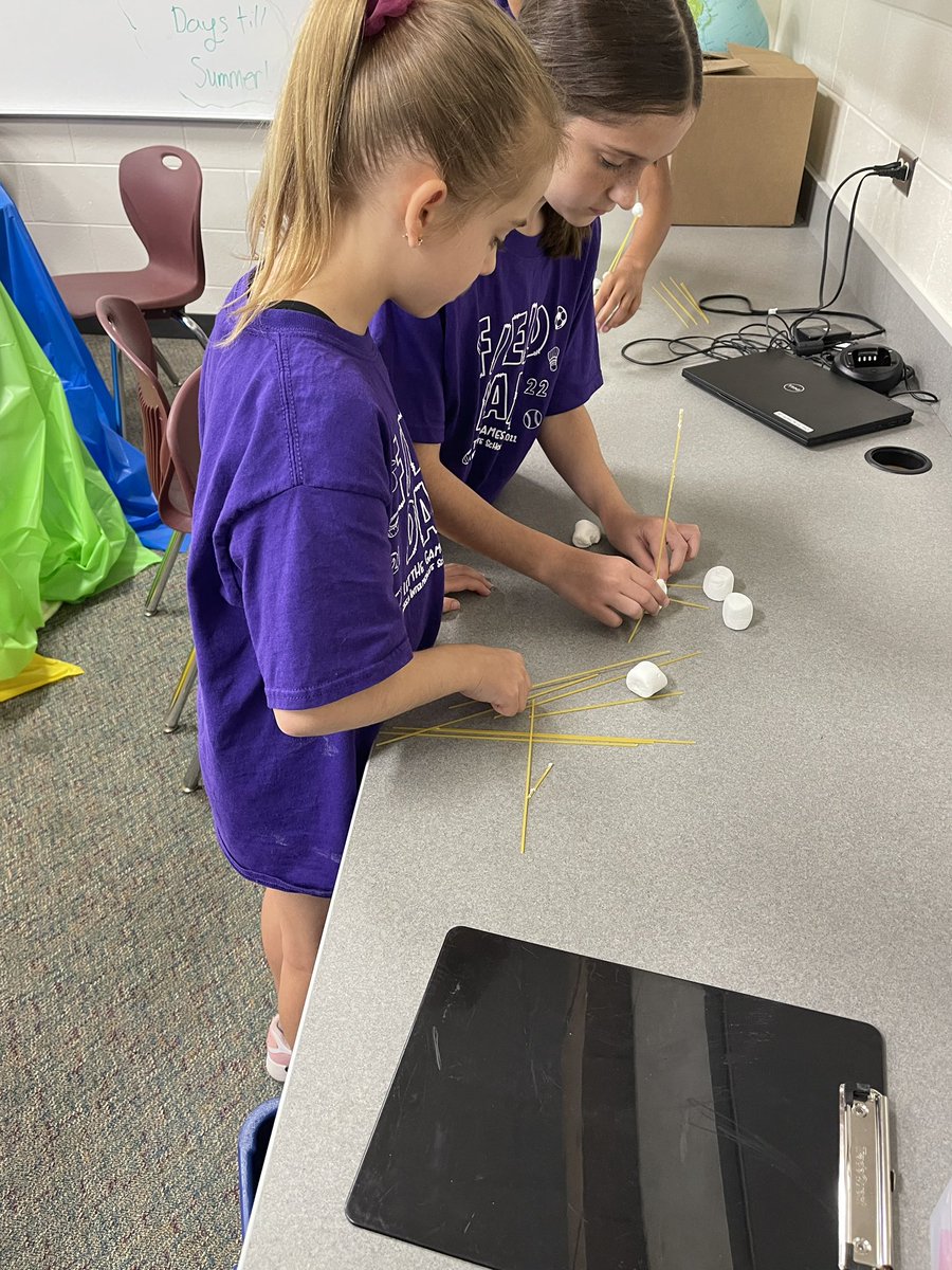 MrsHalesClass's tweet photo. Next up, the marshmallow games! Round 1: a STEM challenge- Marshmallow Towers #CampLearnedALot #WeAreChelsea #AllIn157c https://t.co/D8OwHziY5M