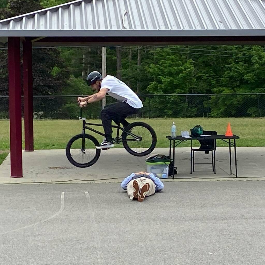principal_north's tweet photo. Grades 2-5 were ‘wheelie’ excited to see the show by @mannienogueira He did many tricks and spoke about perseverance and being a positive classmate. #hereATjrb https://t.co/zEkFWStIi1 https://t.co/h7Ii4c3MFr
