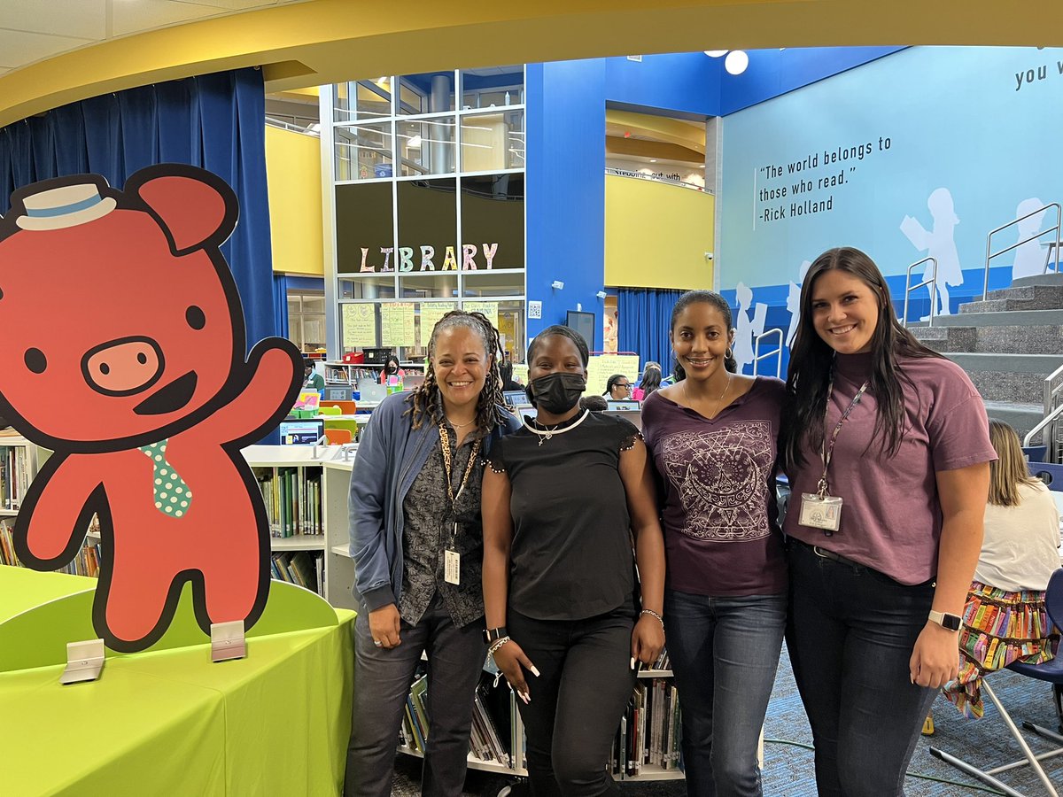 MissBriMay's tweet photo. We were so excited to meet JT today at the #readingsummit @learnfreckle @Mitchell_Elem @AAMilneES @LysetteKCooper https://t.co/ACzQujBWaJ