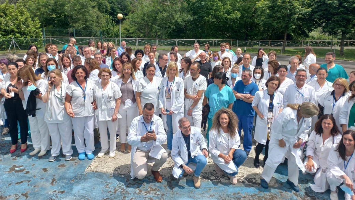 astursalud's tweet photo. 📸➕de 4⃣0⃣0⃣ profesionales del Servicio de Salud están de celebración🎂#Asturias

🏥El Hospital del Oriente #HOA cumple2⃣5⃣años 

🥼🩺Atienden a 48.800 habitantes de 14 concejos #SanidadPública #as6 

¡¡Enhorabuena!! https://t.co/RUkIUXMTbi