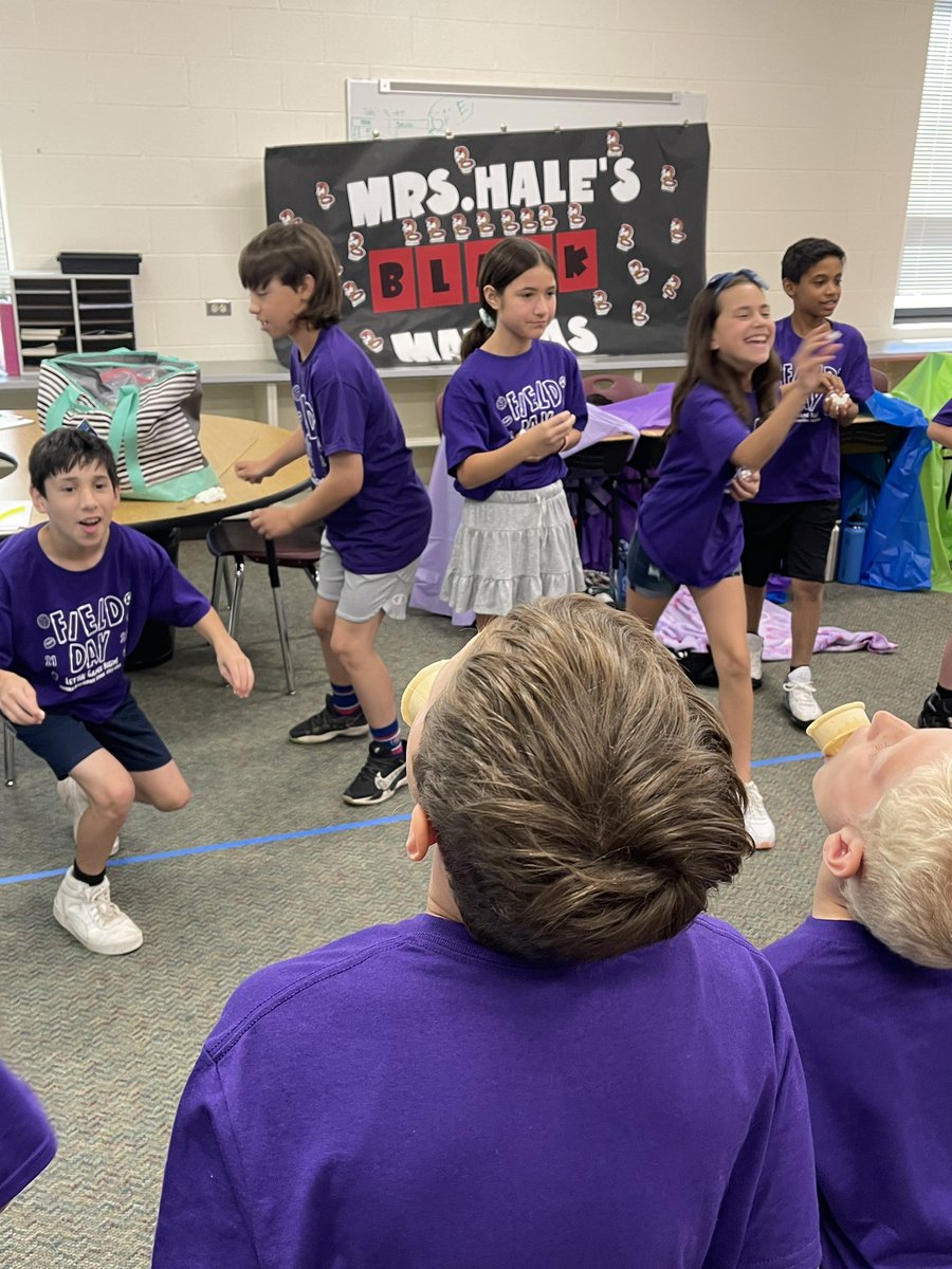MrsHalesClass's tweet photo. Round Two: Ice Cream Cone Toss #CampLearnedALot #WeAreChelsea #AllIn157c https://t.co/a3NzQ75MSO