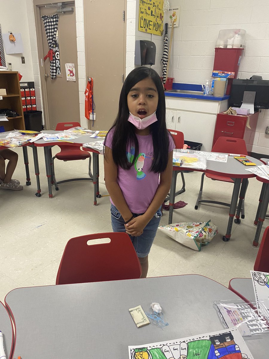 mantuna08's tweet photo. OMGEE the tooth fairy came to Tierra! 😉. Good thing she forgot her tooth at school! @TierraDelSol_ES https://t.co/KdKSD70YwX