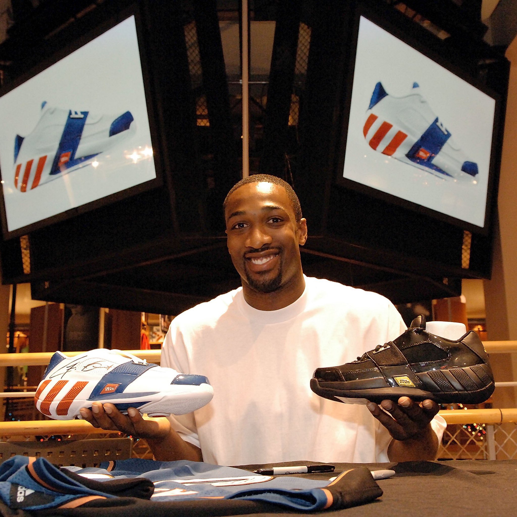 SLAM Kicks sur Twitter : "adidas is giving Gilbert Arenas a retro run of the Gil Zero. else is hype? https://t.co/U0POQBV5On" /