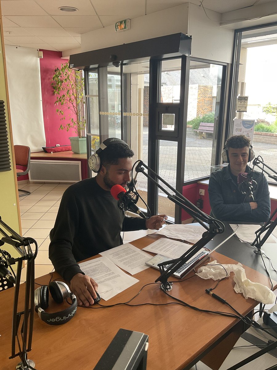 L’équipe est présente au plateau pour votre RDV quotidien le Labo ! 

sujet polémique sur le procès Amber Heard, nous parlons également du jubilé de la Reine Elisabeth II 🎙