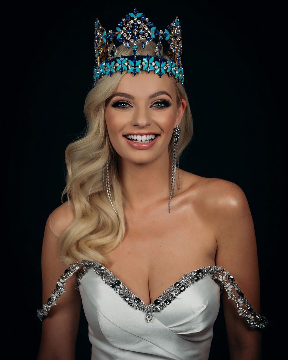 DrewFranciscoW's tweet photo. β¨πΈππππβ¨
Finally, HD shots of Miss World 2021 Karolina Bielawska wearing the "blue crown." Isn't she stunning? π
#MissWorld2021 #MissWorldPoland #MissPolonia
#PageantsThatMatter #MissWorld #DrewFrancisco #AFreshTakeOnPageants #PageantBlogger #PageantBlog https://t.co/3qUTIMDjTl