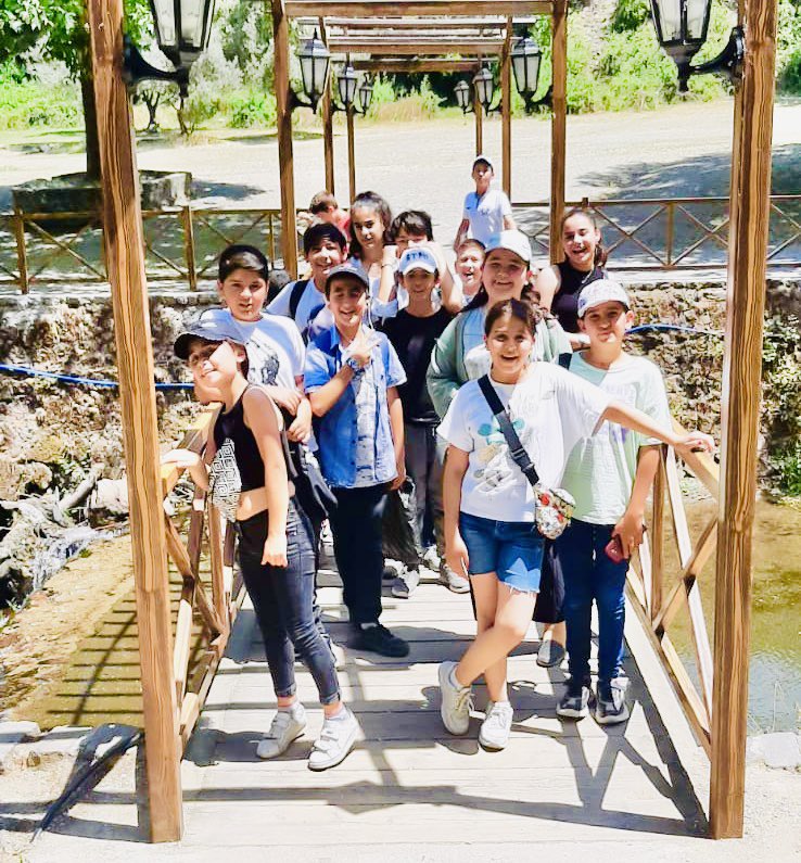 Sinemaya Gitmeyen Çocuk Kalmasın Projesi kapsamında 6. sınıf öğrencilerimiz sinemaya gittiler. Aynı zamanda Sart Antik Kenti’ni ve Kurşunlu Vadisi’ni gezdiler. <a href="/il_mem_45/">Manisa İl Millî Eğitim Müdürlüğü</a> <a href="/SalihliMEM/">Salihli İlçe Milli Eğitim Müdürlüğü</a> <a href="/sergurb/">serkan gürbüz</a> <a href="/thsnsolak/">thsnsolak</a>