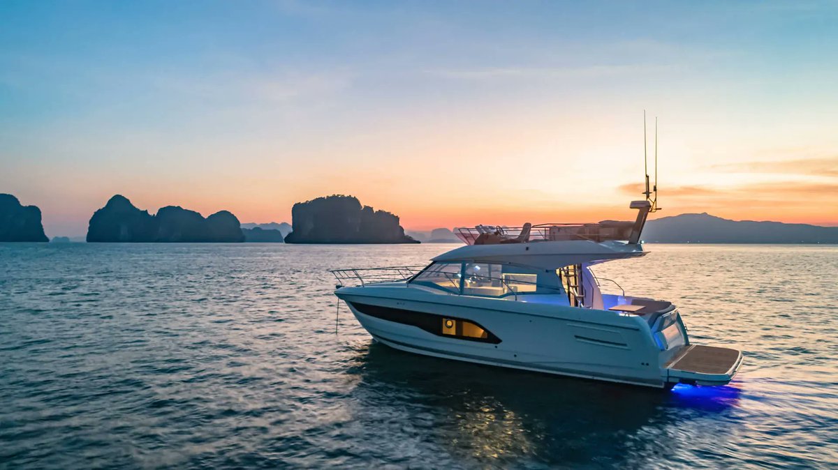 Sunset colors, an intimate setting... the perfect recipe for serene moments aboard your yacht.

#PRESTIGEbynight #PRESTIGE #PRESTIGEYachts #yacht #yachting #luxuryyacht #luxury #yachtlife #boat #boating #sunset #twilight #crepuscule #newboats #luxuryLifestyle #luxuryboating