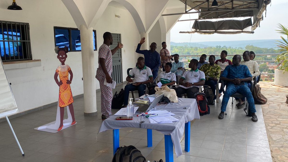 VBGPasMonGenre's tweet photo. Une Causerie "Youth to Youth" 👌🏿🤩
Avec le comité "Les hommes s'engagent" à #Natitingou, nous avons parlé 2 l'implication des hommes comme alliés dans la lutte contre les #VBG, en présence de la délégation @CanadaauBenin, le royaume des pays-bas et les leaders religieux. #He4She https://t.co/9UFJlPmzke