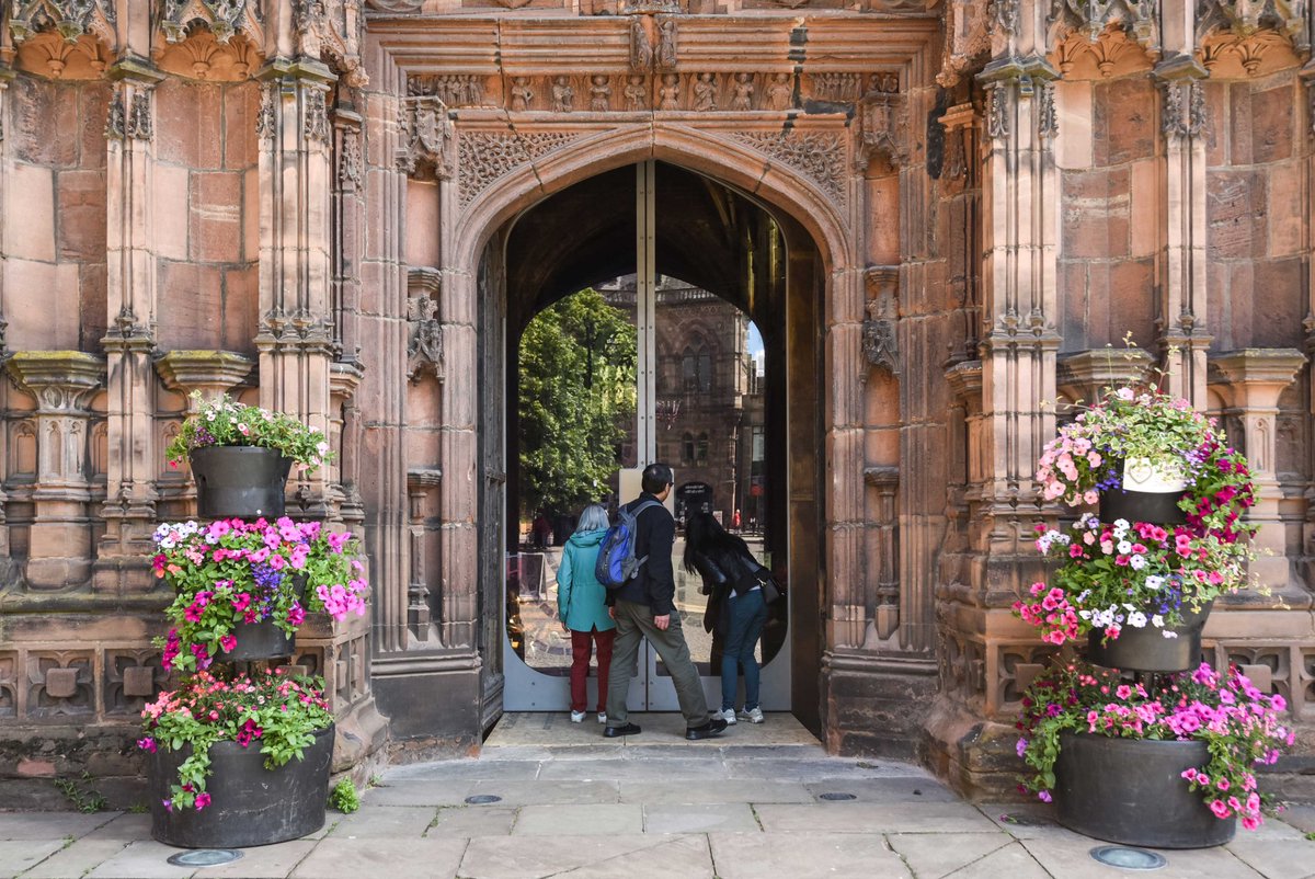 InsallArch's tweet photo. Day 4 in our jubilee journey! 👑 

We are delighted to have enabled the installation of the Pilgrim Porch @ChesterCath to coincide with the #PlatinumJubilee. 

The Pilgrim Porch has been designed by the renowned sculptor, Stephen Broadbent. 🙌 https://t.co/2853J86VFI