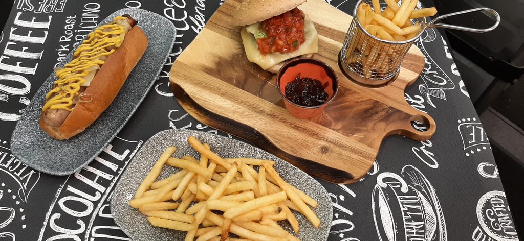 FalconDevChef's tweet photo. #nationalbbqweek continues with another great #kitchensession recipes here 🍔🌭👉 https://t.co/zCNezFZP9e https://t.co/15JtX5Aazr