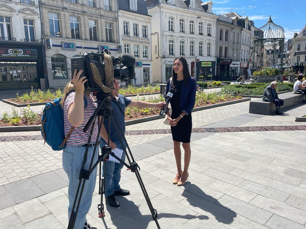 LolaPuissant's tweet photo. Je répondais ce matin aux questions de @France3tv pour les élections législatives. Il faut agir d’urgence  pour le pouvoir d’achat des Français, mis en danger par l’explosion des prix du carburant. Les mesurettes du gouvernement ne sont pas tenables. Les 12 et 19 juin, votez ! https://t.co/rhJR0DtS5L