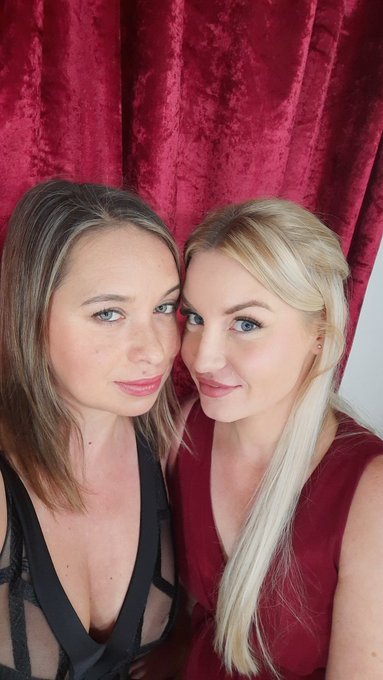 On my way to London after G/G shoot with @IrishEssie for @MissElsaSvenson https://t.co/ZNkZbzN7K8<a class="tags" href="/tag/irishessie">@irishessie</a>