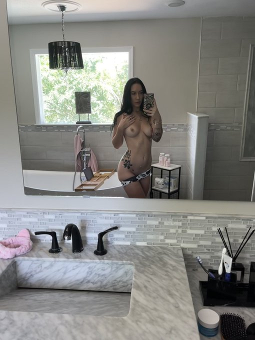 Watch ♡ stassie ♡ (╥_╥)'s leaked NSFW photo on TwXstars