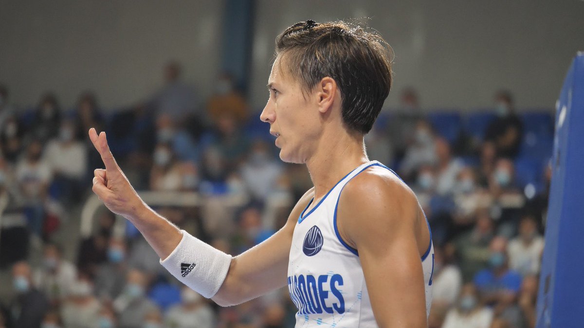 ⚠️ Ne lui parlez pas de retraite !! Céline Dumerc @capsule19 la meilleure basketteuse française de l’histoire s’offre des « Prolongations » dans le prochain @InterieurSport signé @alix_vincent et diffusé dimanche 5 juin à 16h sur @canalplus 🎥 @kramys