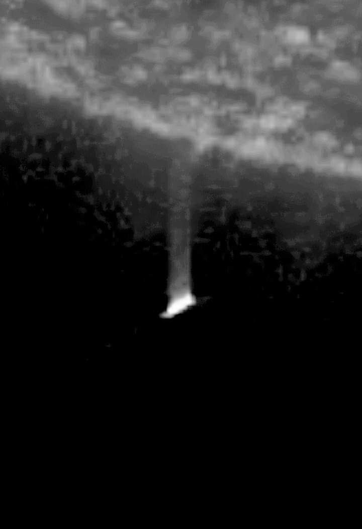 EarthquakeChil1's tweet photo. Urgente 🔴 Un enorme objeto es captado sacando energía desde el Sol.  https://t.co/zu4NlemRSH