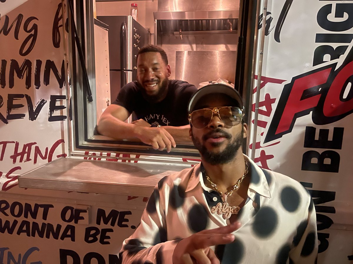 My guy <a href="/itsAlgee/">Algee Smith</a> popped up on the <a href="/reallyamazingft/">The Really Amazing Food Truck</a> last night.