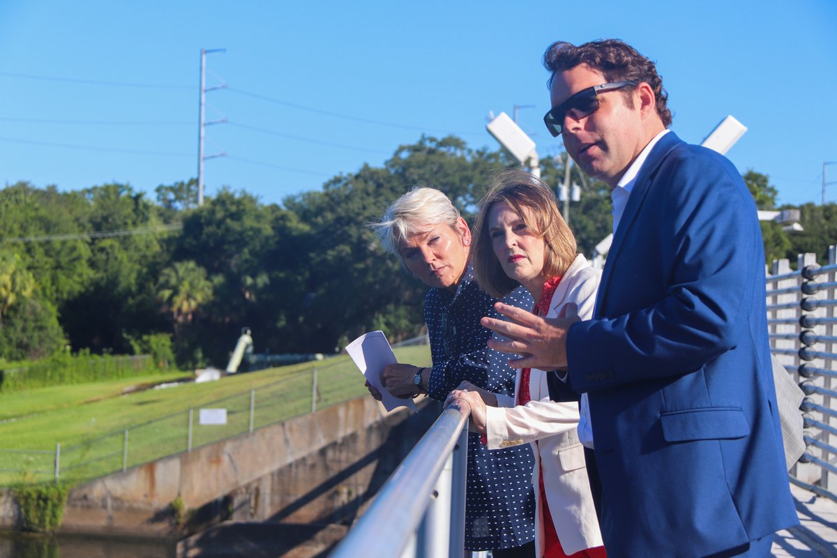 JaneCastor's tweet photo. Thank you @SecGranholm for visiting the @CityofTampa &amp; our Hillsborough River Dam today! 🌊 At this site, we proudly plan to install two turbines to help expand our city's capacity to generate clean energy and reduce costs. 

#TransformingTampa https://t.co/hCUhGUG0qK