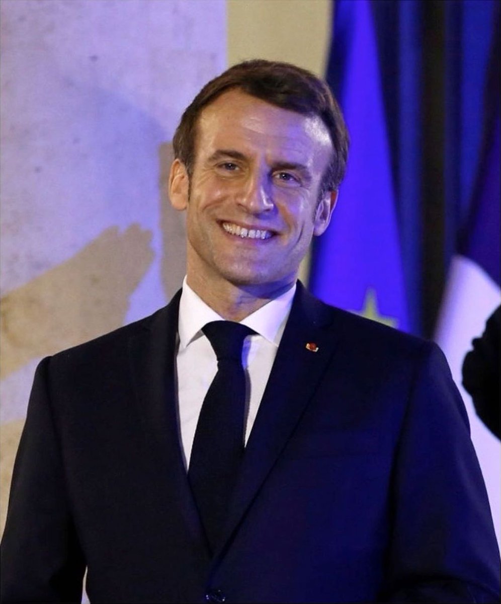 hourlymacron's tweet photo. https://t.co/ndMHx0lsB4