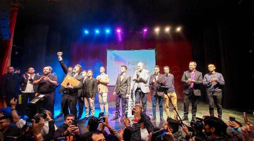 [CONGRESO NACIONAL DEL PARTIDO LIBERTARIO] ⭕️ Con la presencia de <a href="/JavierMilei_/">Javier Milei</a> y el nicoleño <a href="/mauridiaz06/">Mauricio Diaz</a>, coordinador de la segunda sección electoral en el Armado Provincial que busca llevar a Milei a la presidencia.

diarioelinformante.com.ar/nota-64789_rep…