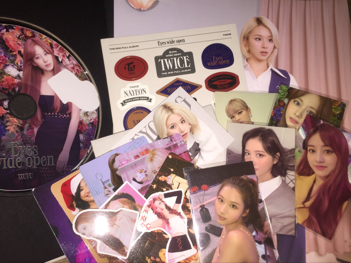 kjgcart_'s tweet photo. #CGFeedbacks 
AT LAST, sana lamesa haver narin ako!!!! Lahat na ng pc may sariling sleeve kaya di ko na kailangan lagyan, ALL IN MINT CONDITION GRABEE sparks nilaaaa! Worth the wait! Thank you @crlptrckgrc !! Till next time! https://t.co/JYkzbhuEdh