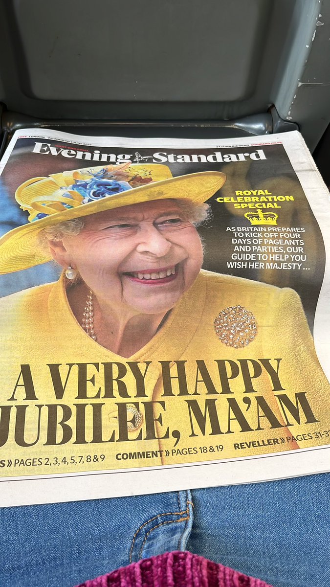 martasort's tweet photo. He vingut al que sembla el poble més anglès d’Anglaterra el cap de setmana que la reina cumpleix 70 anys de regnat #JubileeCelebration #Stratford Aniré posant alguns destacats per aquí… https://t.co/0H6cLcsFD5