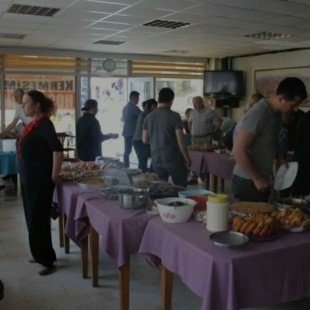 AnadoluTonya's tweet photo. 🍱KERMESİMİZİ DÜZENLEDİK🍱

📌Okul Aile Birliği’ mizin güzel bir ahenk içinde organize ettiği, öğretmen ve velilerimizin katkılarıyla düzenlediğimiz “KERMES” imize ilgi ve destek çok güzeldi.

#kermes
#yardımlaşma
#trabzonmem 
#tonyakaymakamligi
#tonyamem
#ziyadurmus https://t.co/sd96nkWgsk