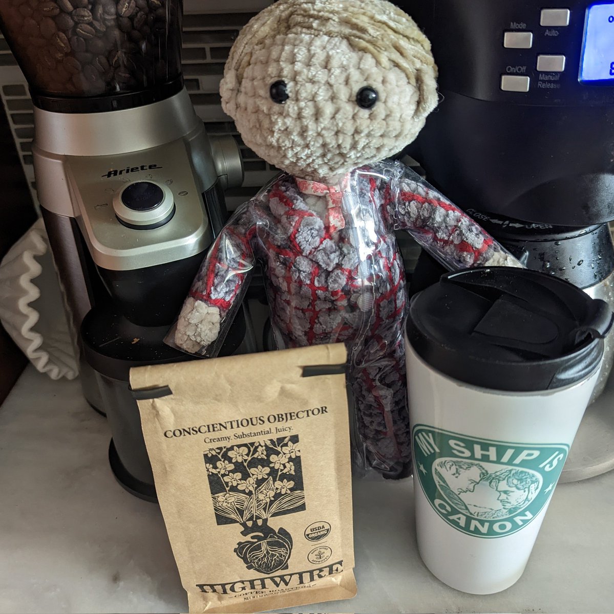 I buy coffee the way I buy wine, based on the pretty pictures on the label. I feel like #Hannibal would approve of this one 🤣

#highwirecoffee #ConscientiousObjector #MyShipIsCanon #FannibalFamilyForever #Yarnibal #Amigurumi
